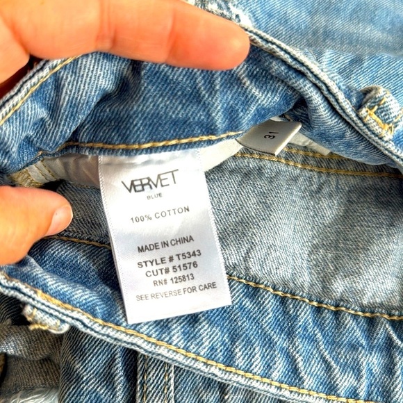 Vervet blue jeans size 31 distressed raw hem excellent condition 100% cotton - Picture 6 of 6